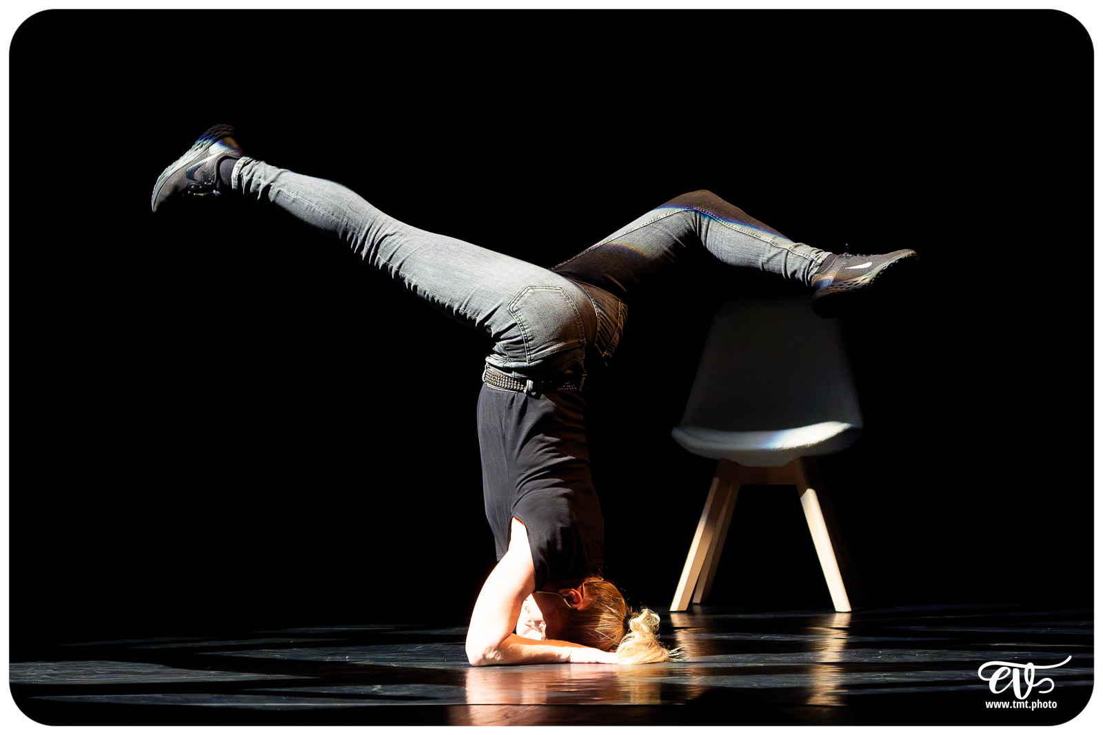 LES CHATOUILLES OU LA DANSE DE LA COLÈRE (ANDRÉA BESCOND)